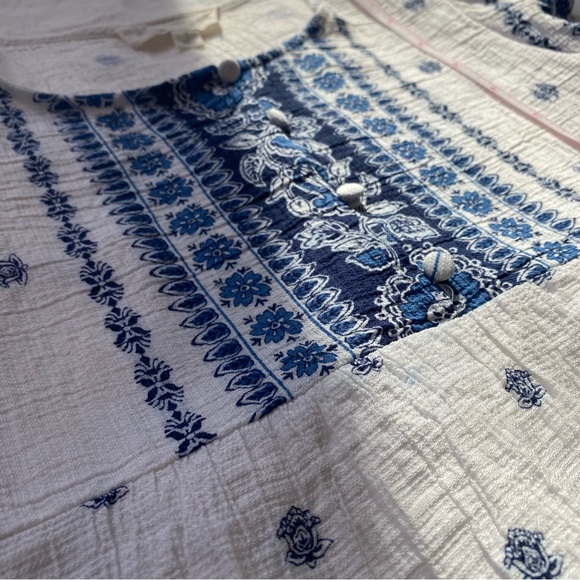 Sweet Wanderer Size Small Butterfly Sleeve Blue/White blouse - Picture 7 of 10